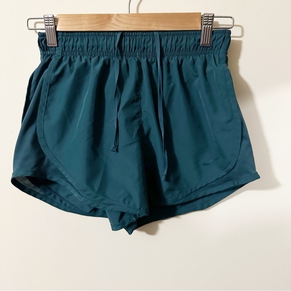 Nike Dri Fit Womens Green Tempo Running Shorts Size XS Athletic - Picture 1 of 8